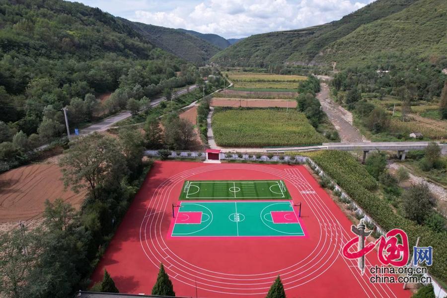 中国发展基金会携手北京畅森体育捐资百万为柳林小学建设新操场(图5)